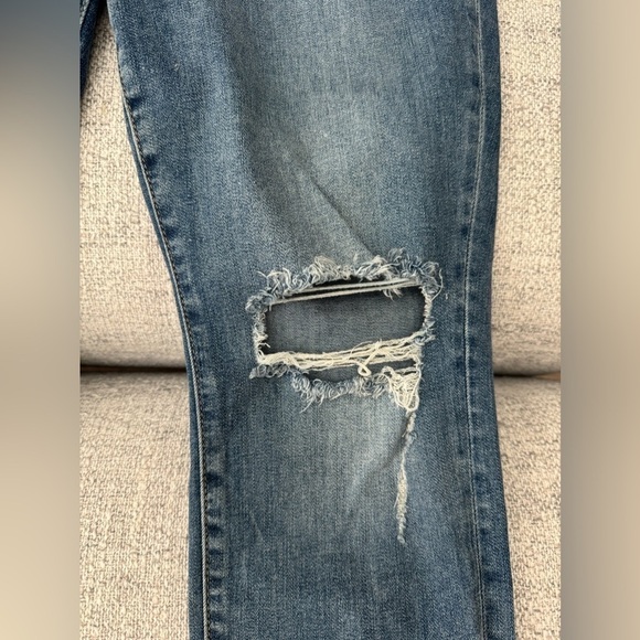 Good American skinny distressed jeans​​​​​​​ - Picture 3 of 4